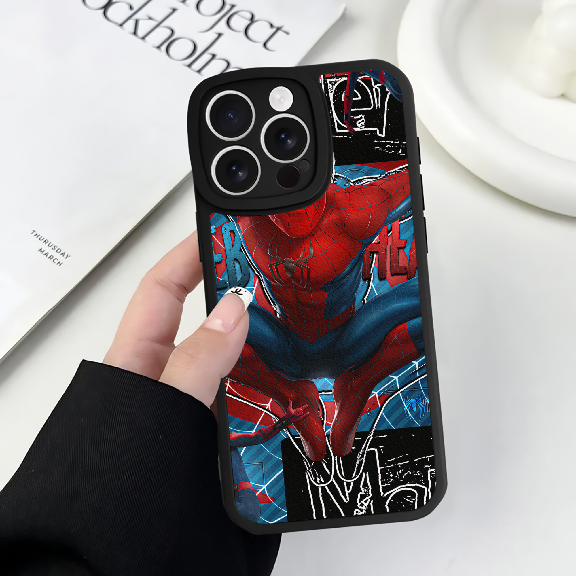 Spider Man スパイダーマン 【iPhone 16シリーズ対応】シリコンスマホケース（レザー調） 材質：シリコン